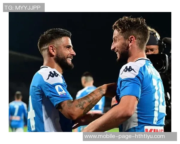 那不勒斯主席德劳伦蒂斯与利雅得胜利CEO合影展示C罗球衣引发热议