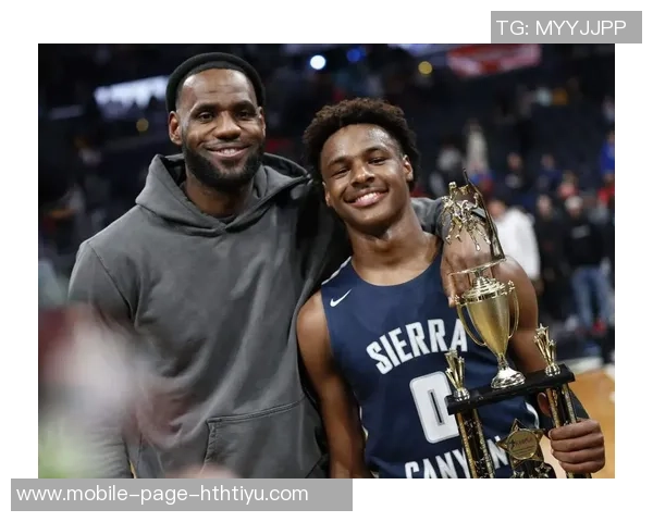 维尼修斯绯闻女友现身伯纳乌26岁三孩妈引发热议