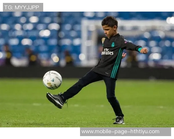 C罗父子同场竞技双双进球迷你罗为U16建功父亲再创辉煌 C罗父子同场竞技双双进球迷你罗为U16建功父亲再创辉煌