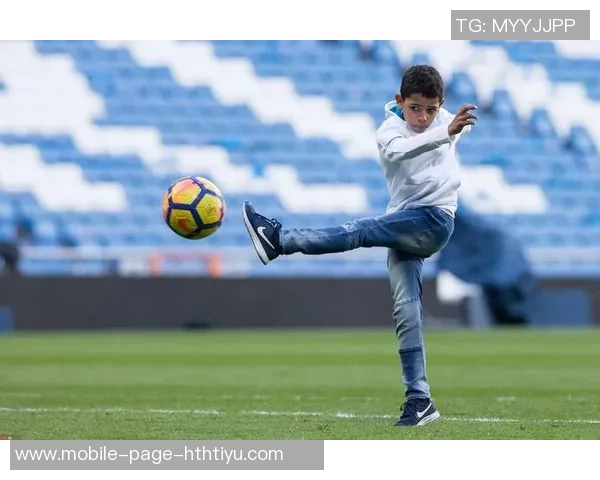 C罗父子同场竞技双双进球迷你罗为U16建功父亲再创辉煌